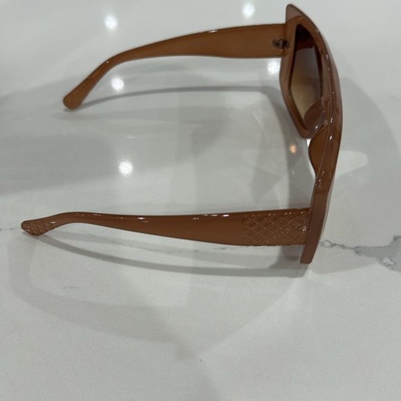 Shades - Picture 2 of 7